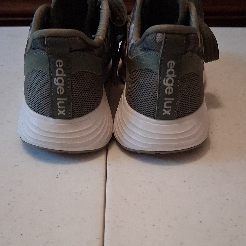 Adidas Green Athletic Shoes with Lace-Up Design - Picture 5 of 7